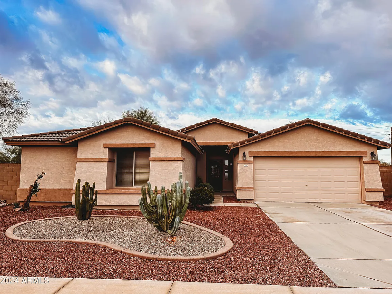 Casa Grande House: 1125 N Maria Lane