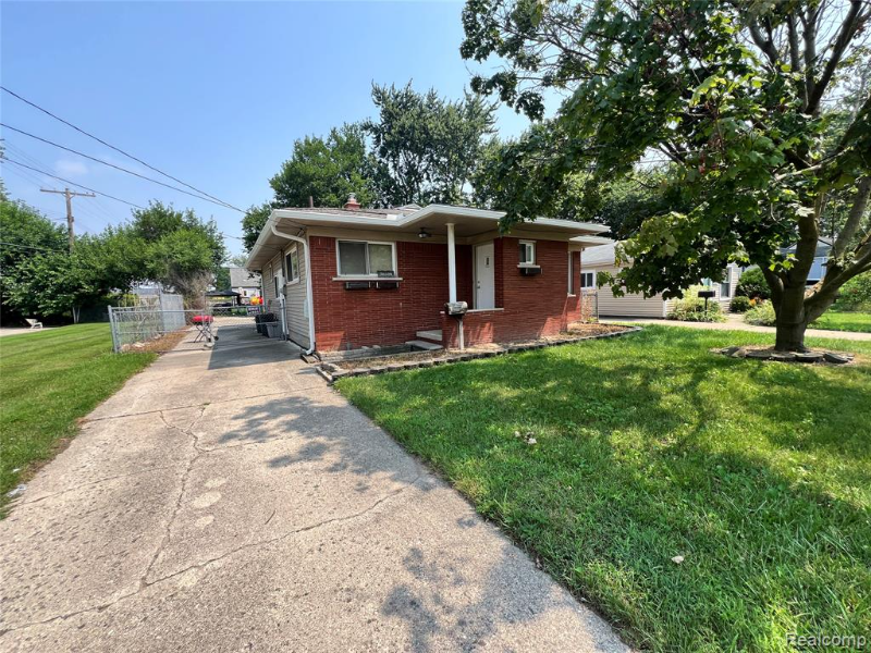 Madison Heights House: 26806 Wolverine St
