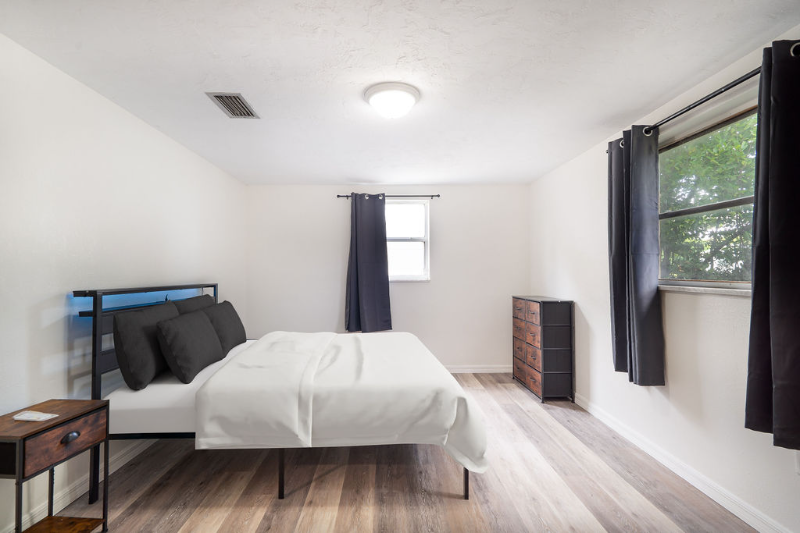 Hudson House: 7407 Duke Dr