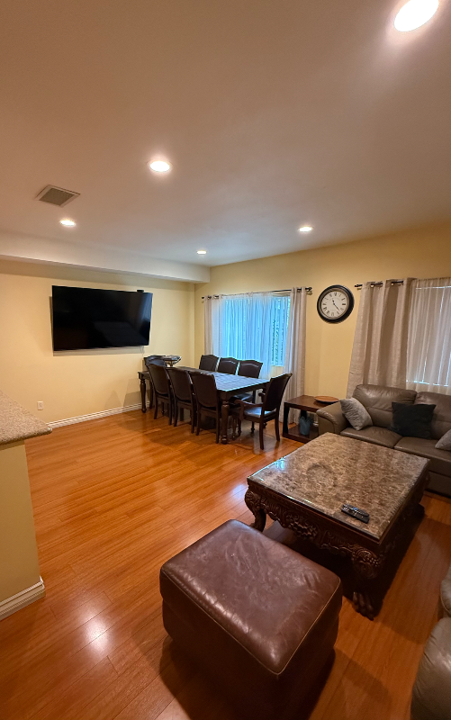 Los Angeles Apartment: 1050 N Kingsley Ave