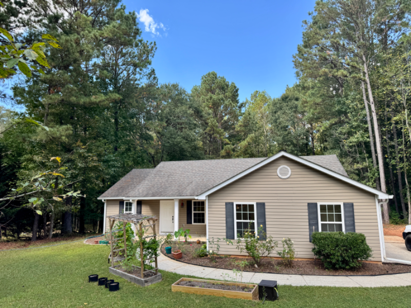 Newnan House: 350 Bee Rd