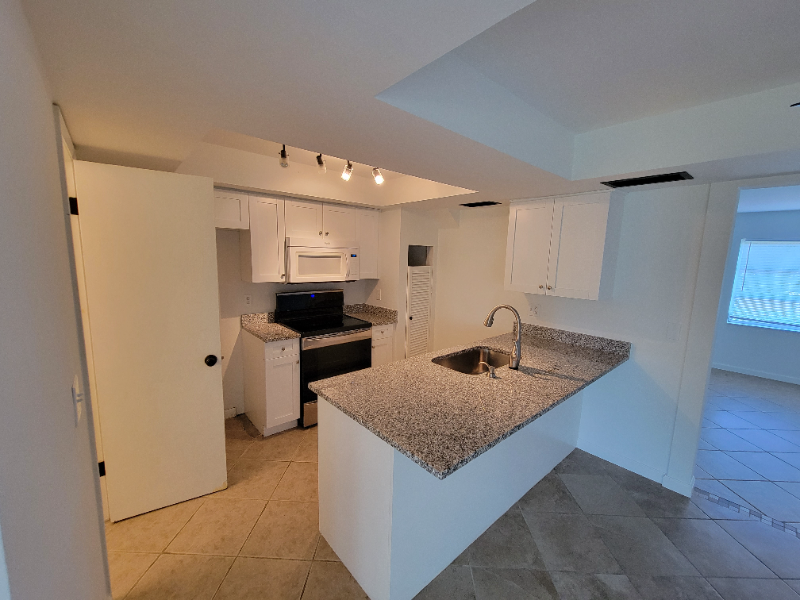 Naples Townhome: 4915 Catalina Dr