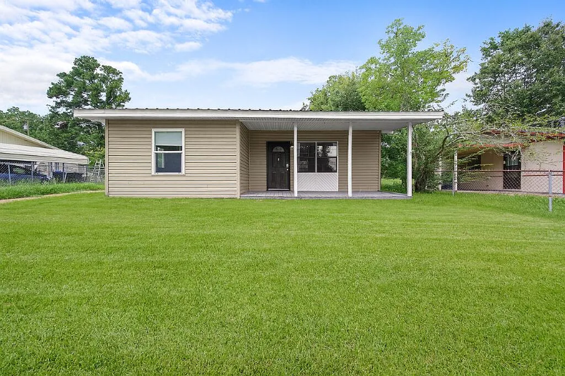 Leesville House: 1112 Anderson Drive