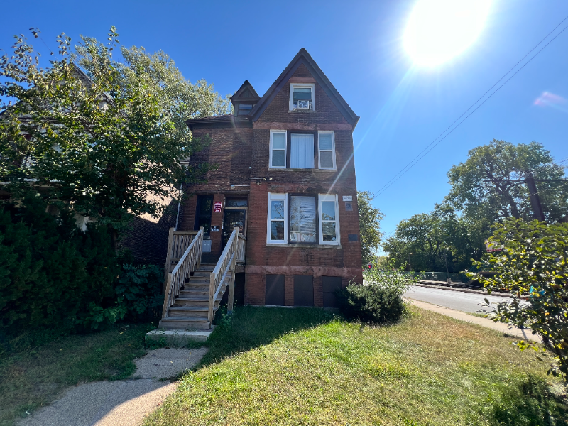 Chicago Multiplex: 2701 E 75th Pl