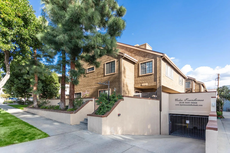 Burbank Apartment: 624 E Cedar Ave