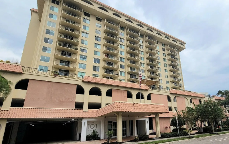 Sarasota Condo: 101 S. Gulfstream ave.