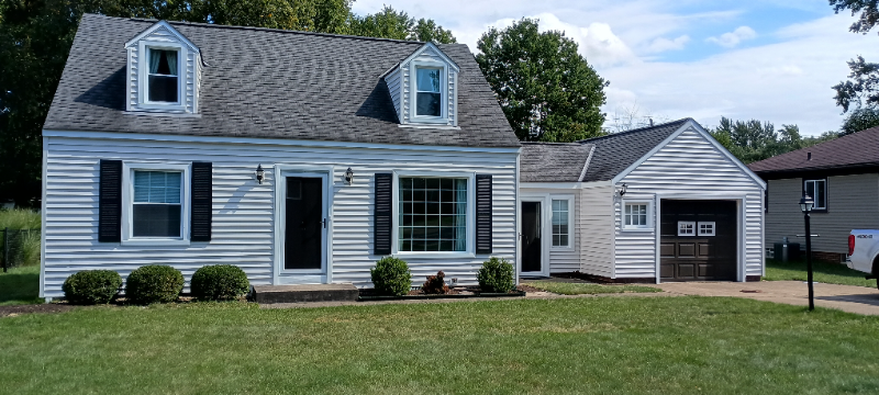 Middleburg Heights House: 13920 Old Pleasant Valley Road