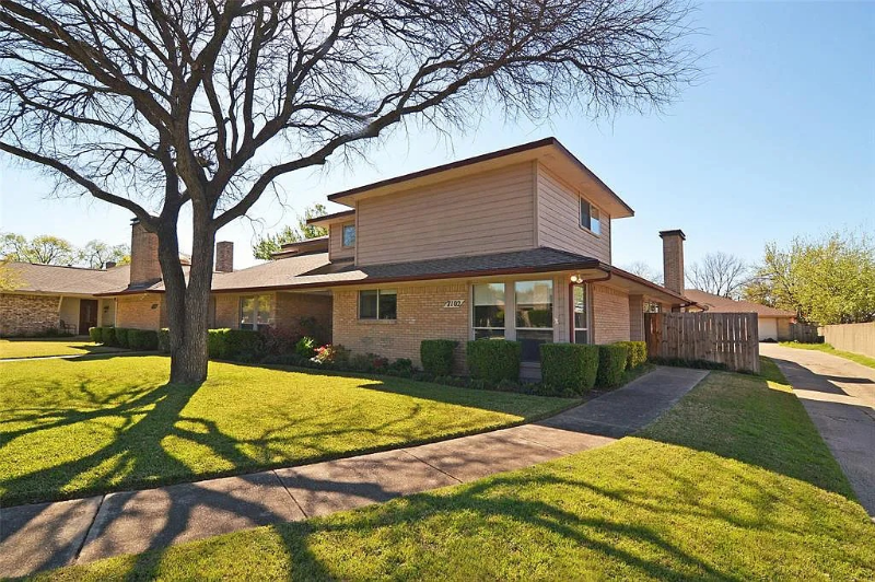 Dallas Townhome: 7102 Casablanca Court