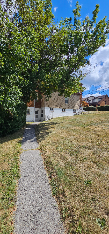 Pittsburgh Apartment: 2769 Churchview Ave