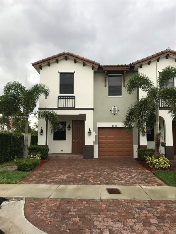 Doral Townhome: 8866 NW 103rd Ave