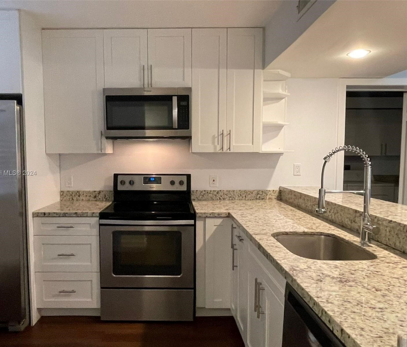 Davie Condo: 1713 Whitehall Dr