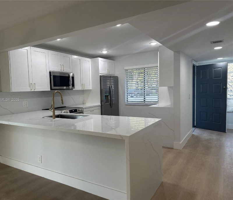 Weston Condo: 16561 Blatt Blvd