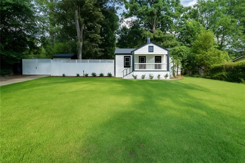 Atlanta House: 2502 Barge Rd SW