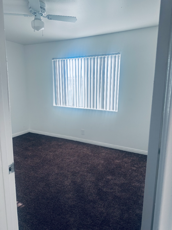 Adelanto House: 11200 auburn ave