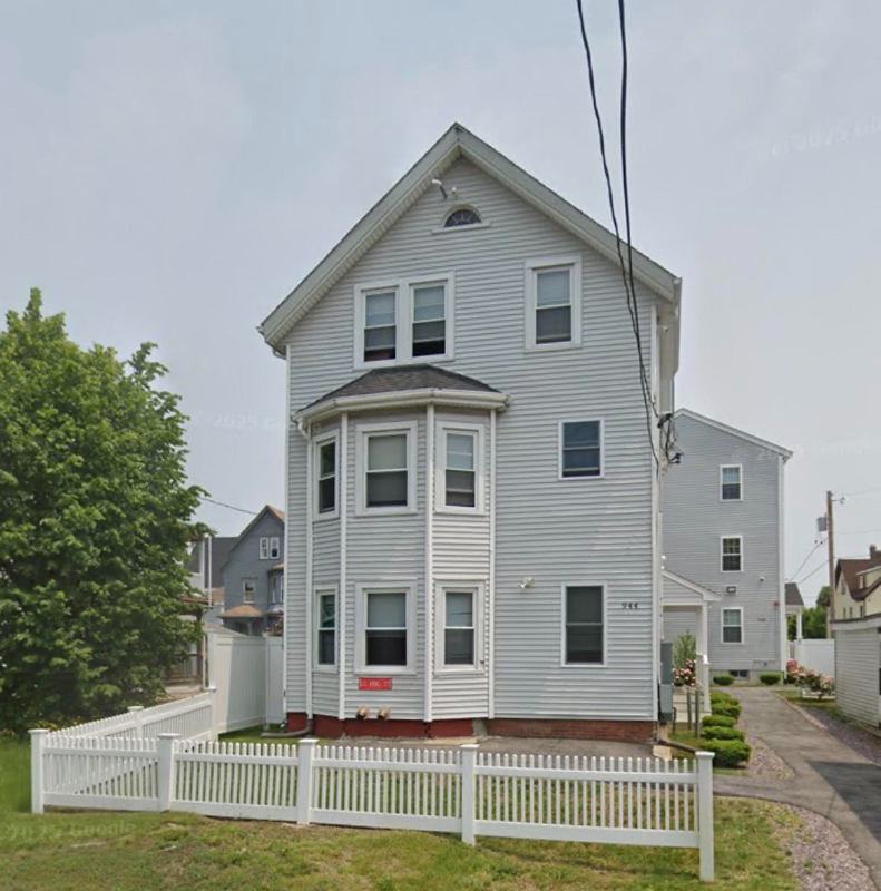 Brockton Townhome: 944 Warren Ave