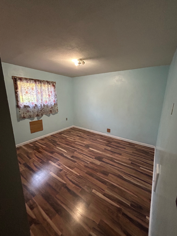 Shelton House: 2015 Ridge Rd