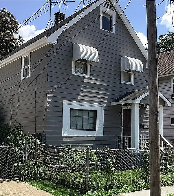 Cleveland House: 3069 E 67th St