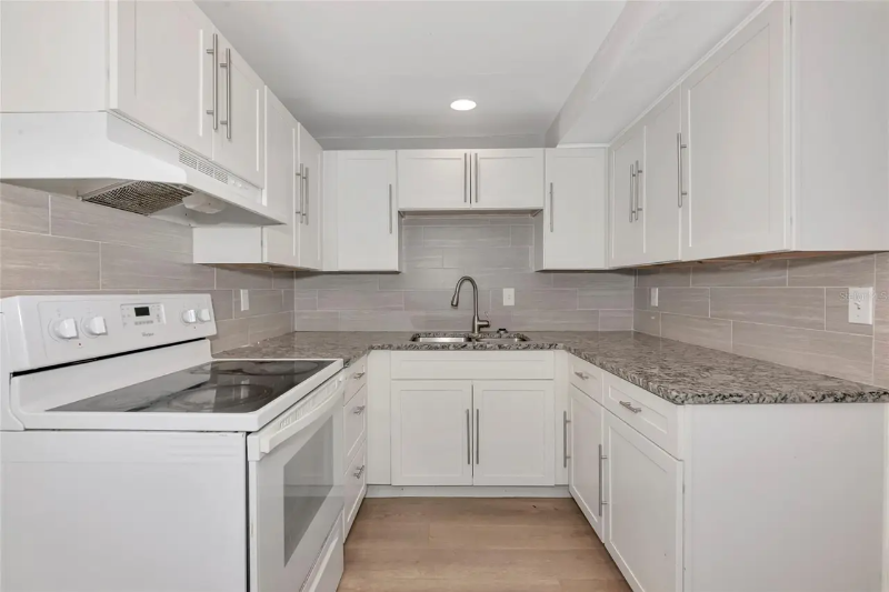 Sarasota Townhome: 405 Barlow Ave