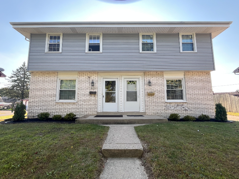 Waukesha Townhome: 2 S Grand Ave