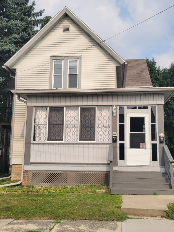 waupun House: 115 N. Mill St.