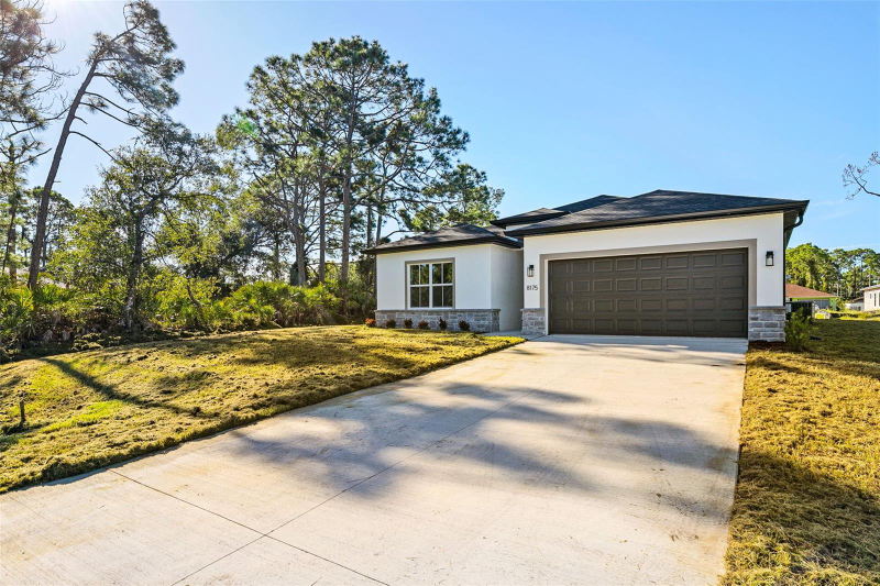 North Port House: 8175 ELKENBERRY AVE