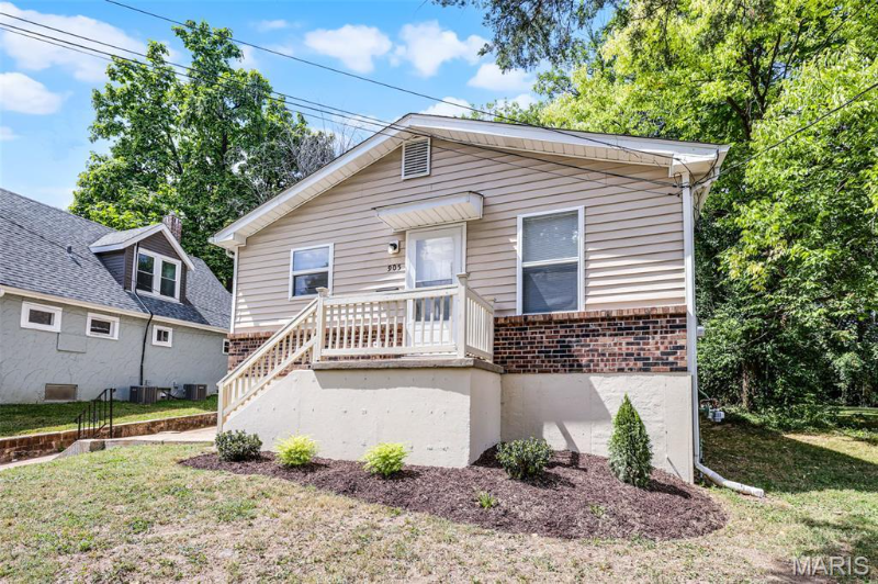 Webster Grove House: 905 Cornell Ave