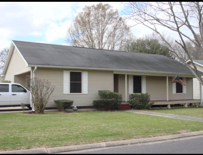 Lafayette House: 301 Nottingham Cir