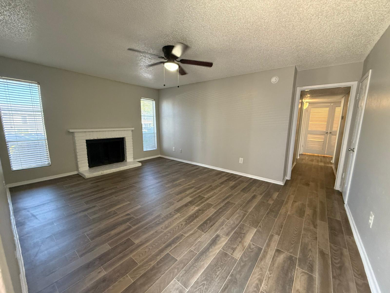 Irving Apartment: 3203 W Walnut Hill Ln