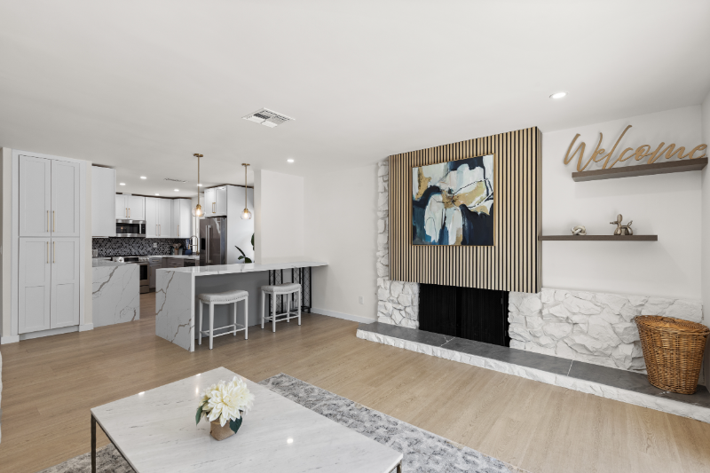 Northridge House: 9038 Whitaker Ave