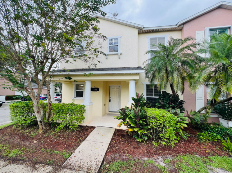 Vero Beach Townhome: 1531 Par Ct