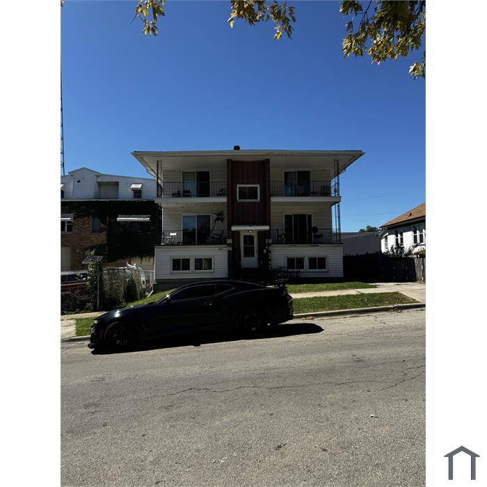 Joliet Apartment: 809 Vine St