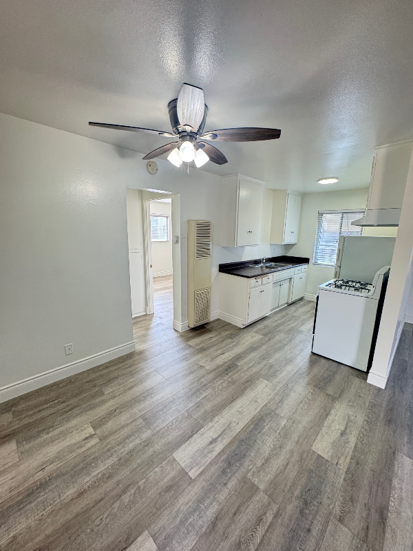 Azusa Apartment: 1133 E Alosta Ave