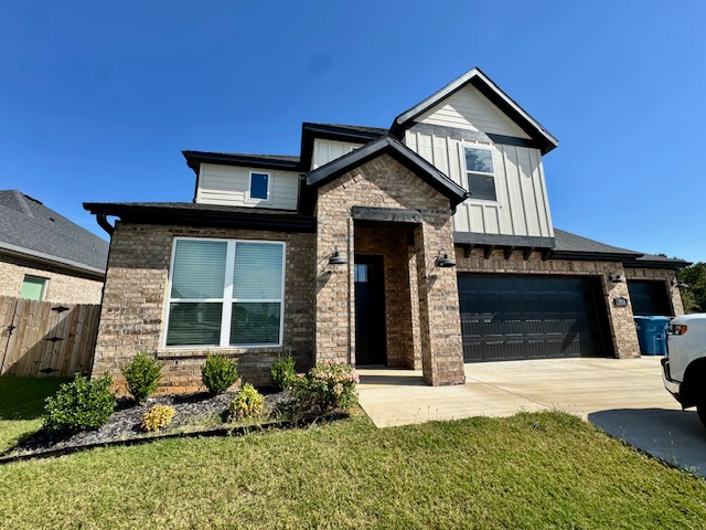 Bentonville House: 3909 SW Pecan Cir
