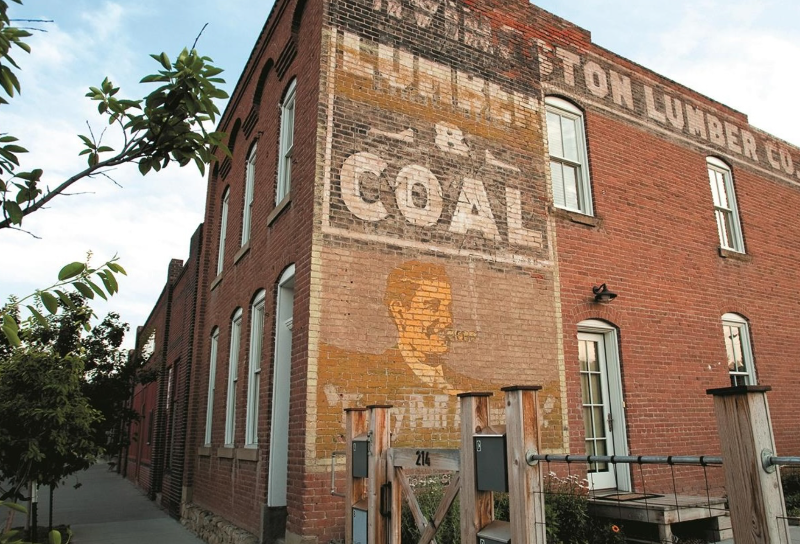 Livingston Townhome: 214 S 2nd St