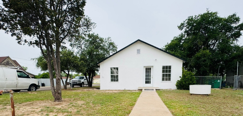 San Angelo House: 1703 N Magdalen St
