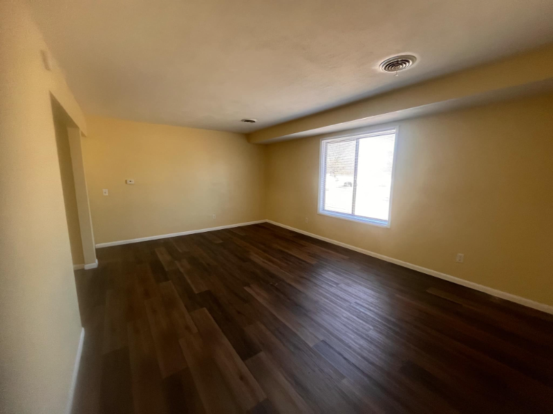 Springfield Apartment: 1401-1405 North Grand Ave West