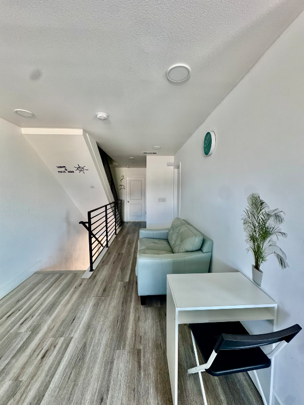 Los Angeles Townhome: 217 E 29th Street