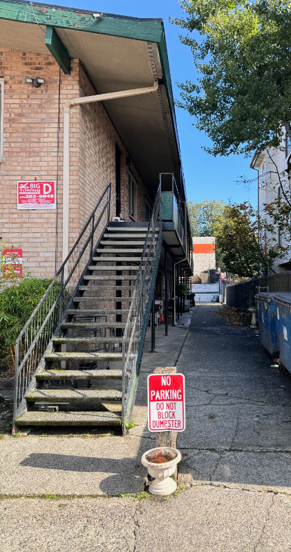 Seattle Apartment: 14332 32nd Ave NE