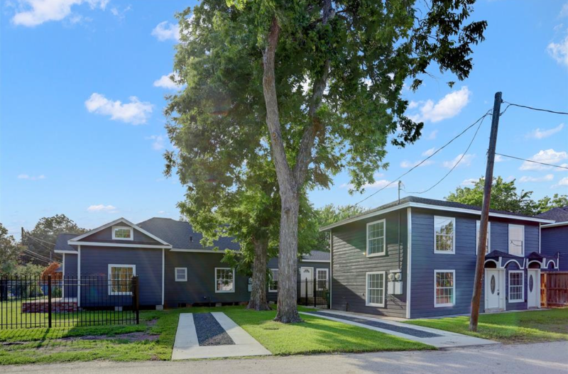 Houston Multiplex: 808 Oakhurst st