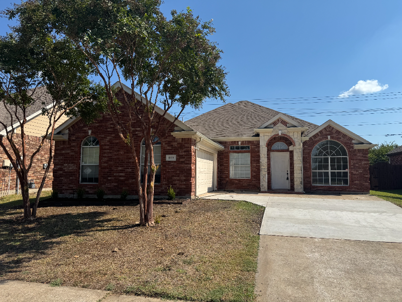 Allen House: 903 Redbud Dr