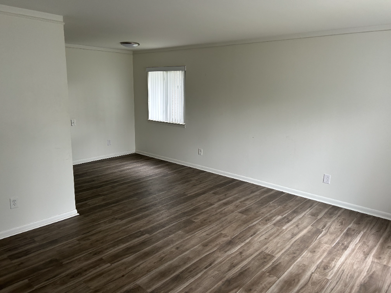 Harper Woods Apartment: 21103 Vernier Road