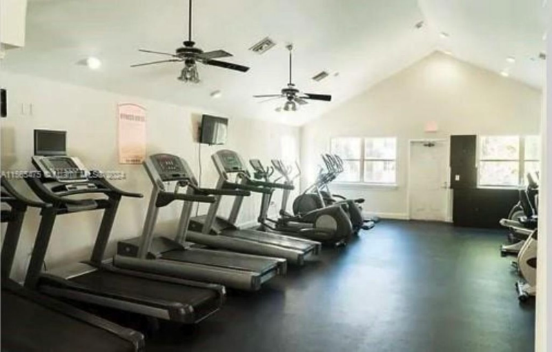 Miami Condo: 8343 Lake Dr Doral Florida