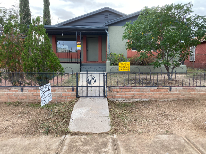 Benson House: 374 E 5th St