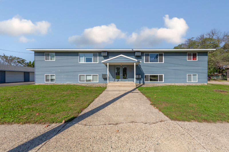 Faribault Apartment: 1402 Division St W