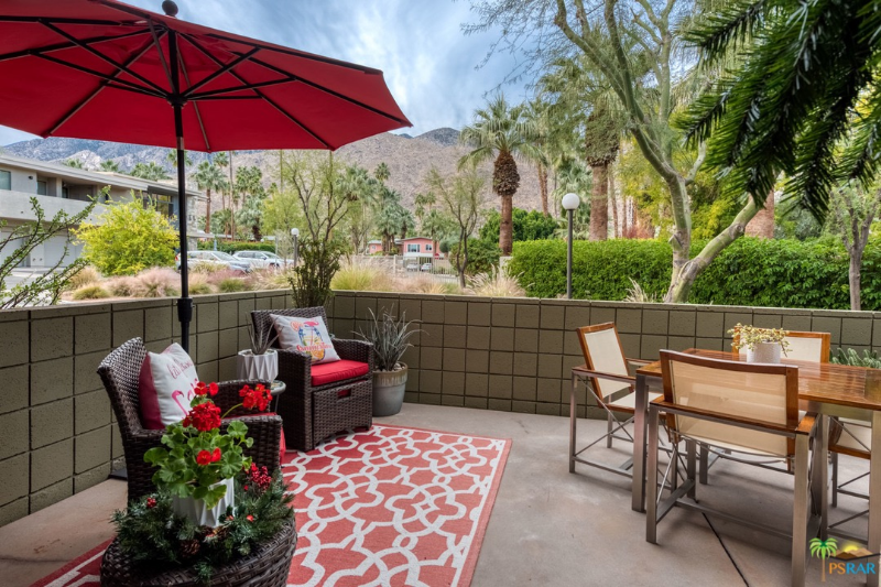 Palm Springs Condo: 820 E Palm Canyon Dr