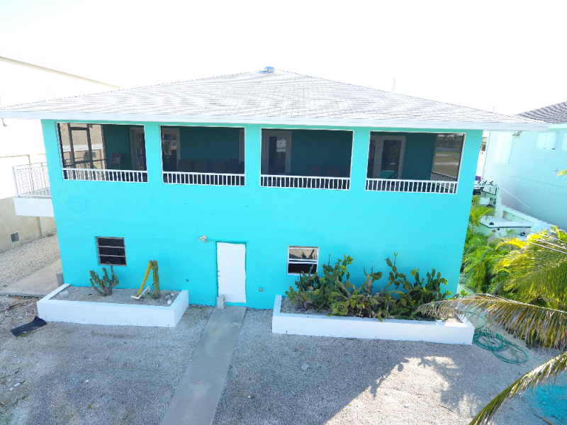 Summerland House: 486 S Airport Dr