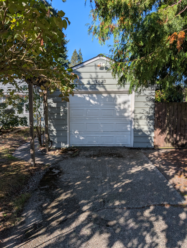 Seattle House: 1632 N 100th St