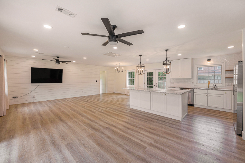 Charleston House: 1816 Gippy Lane