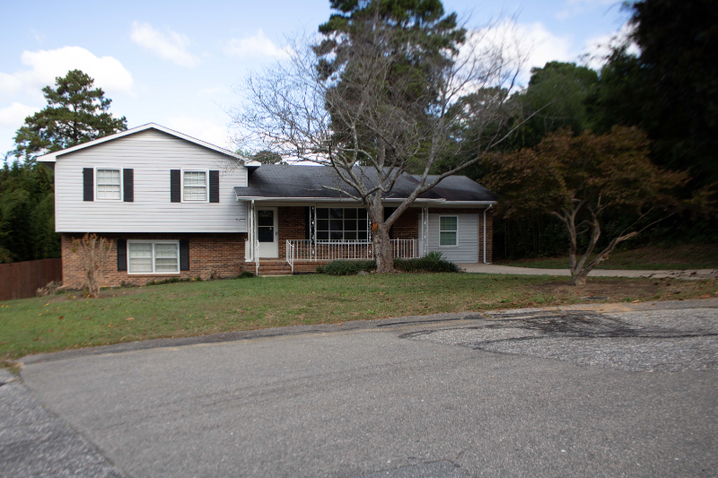 Fayetteville House: 5704 Selkirk Place