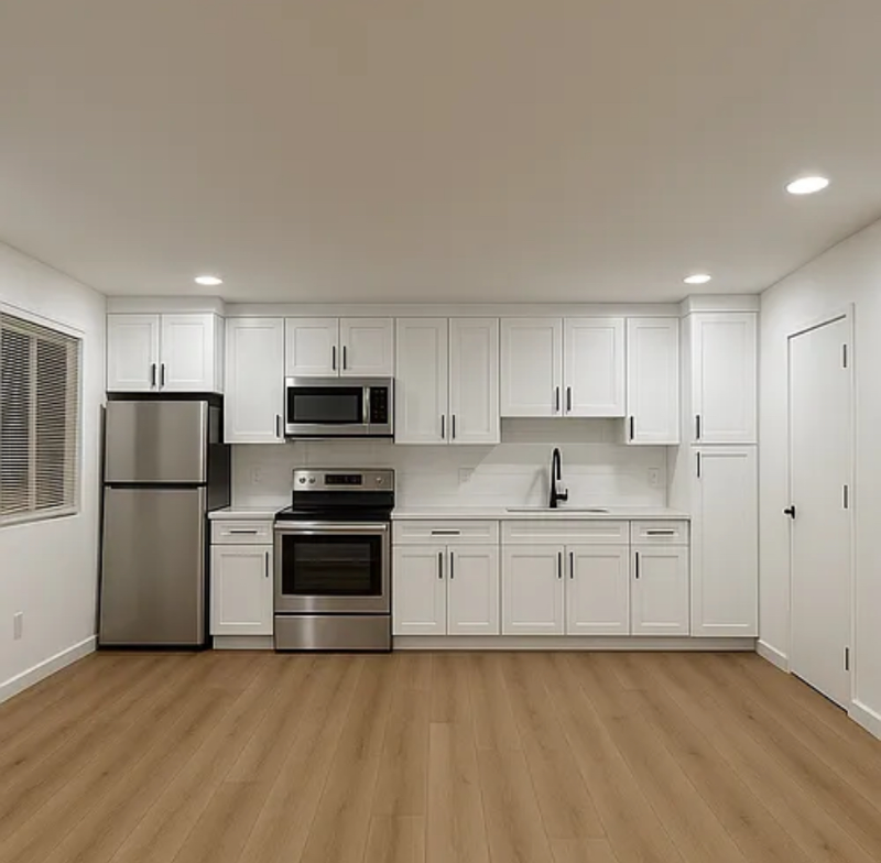 Glendale Apartment: 331 W Windsor Rd